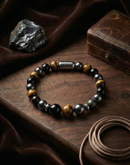 கவர்ச்சியுடன் மூன்று பாதுகாப்பு