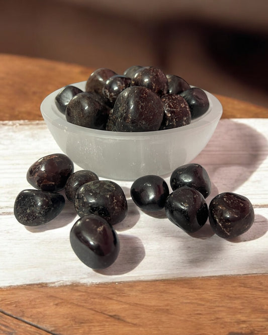Garnet Tumbled Stone – Energy Booster & Circulation Support Crystal